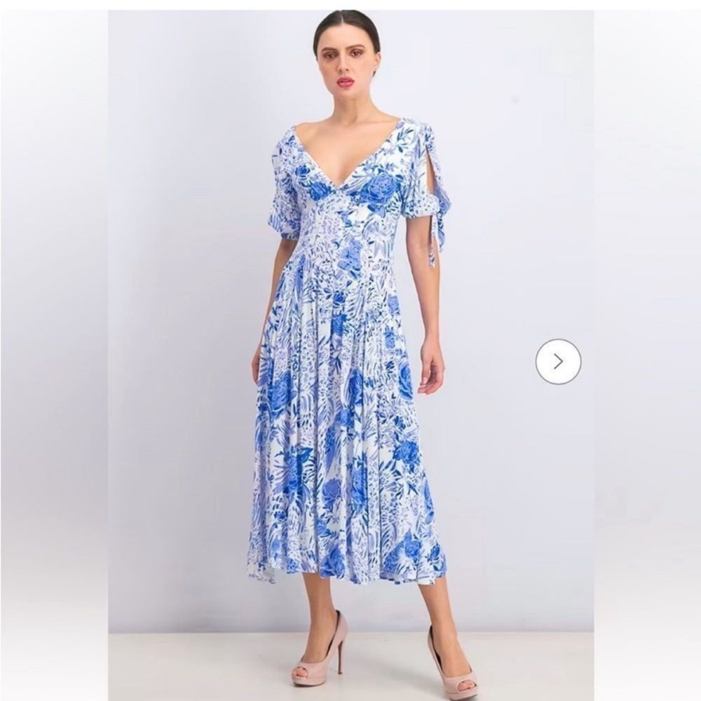 Free People Blue and White Short Sleeved Dress Size 6